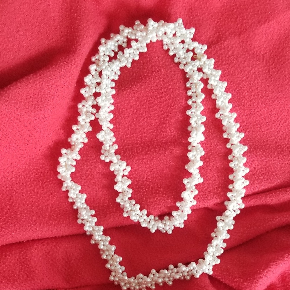 Pearl's neclace